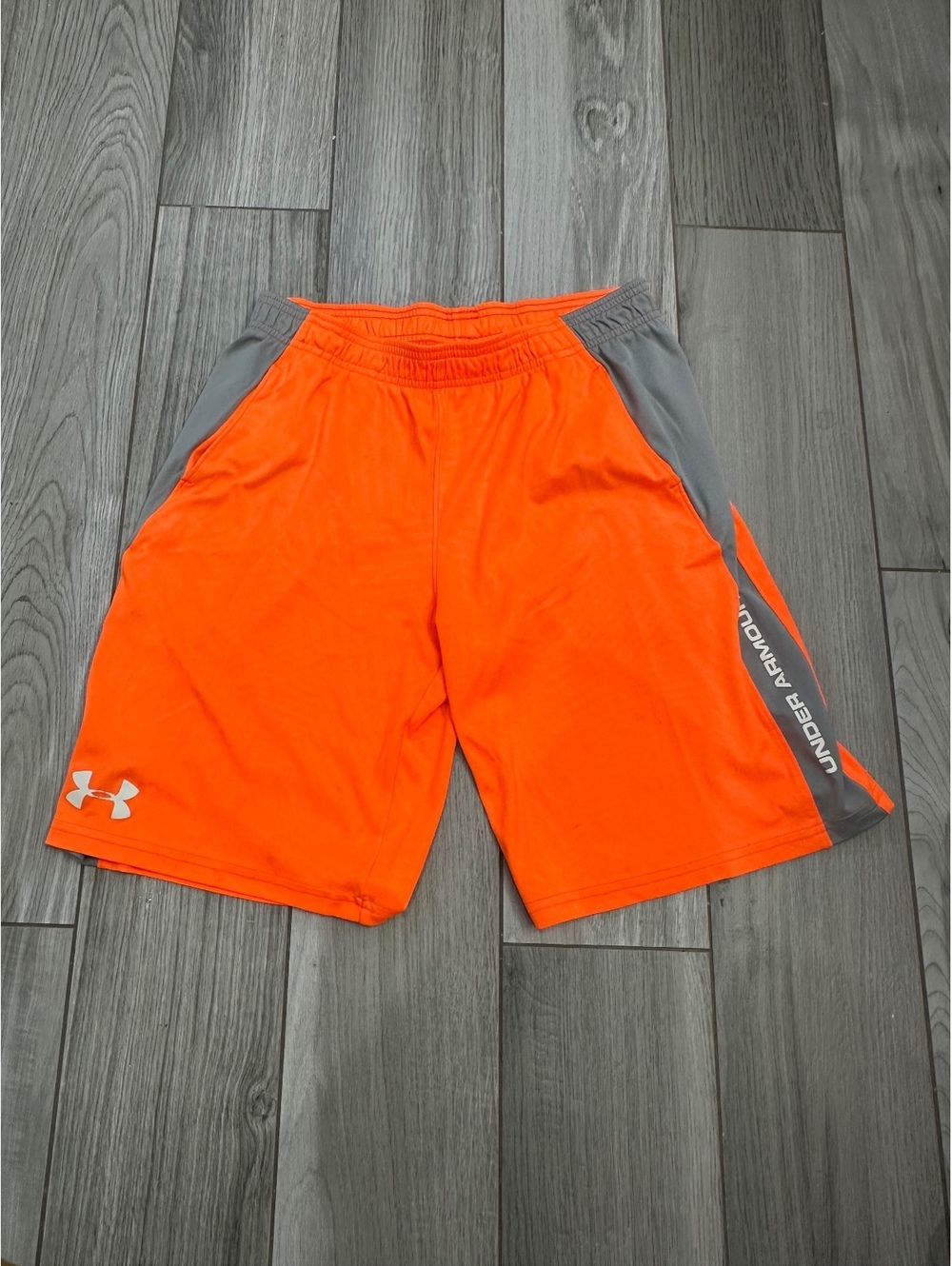 Under Armour Boys' Loose Fit Athletic Shorts YLG Orange Gray